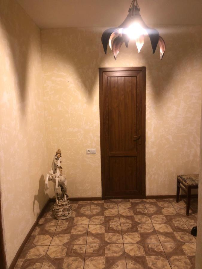 Villa Next To Victory Parkエレバン エクステリア 写真